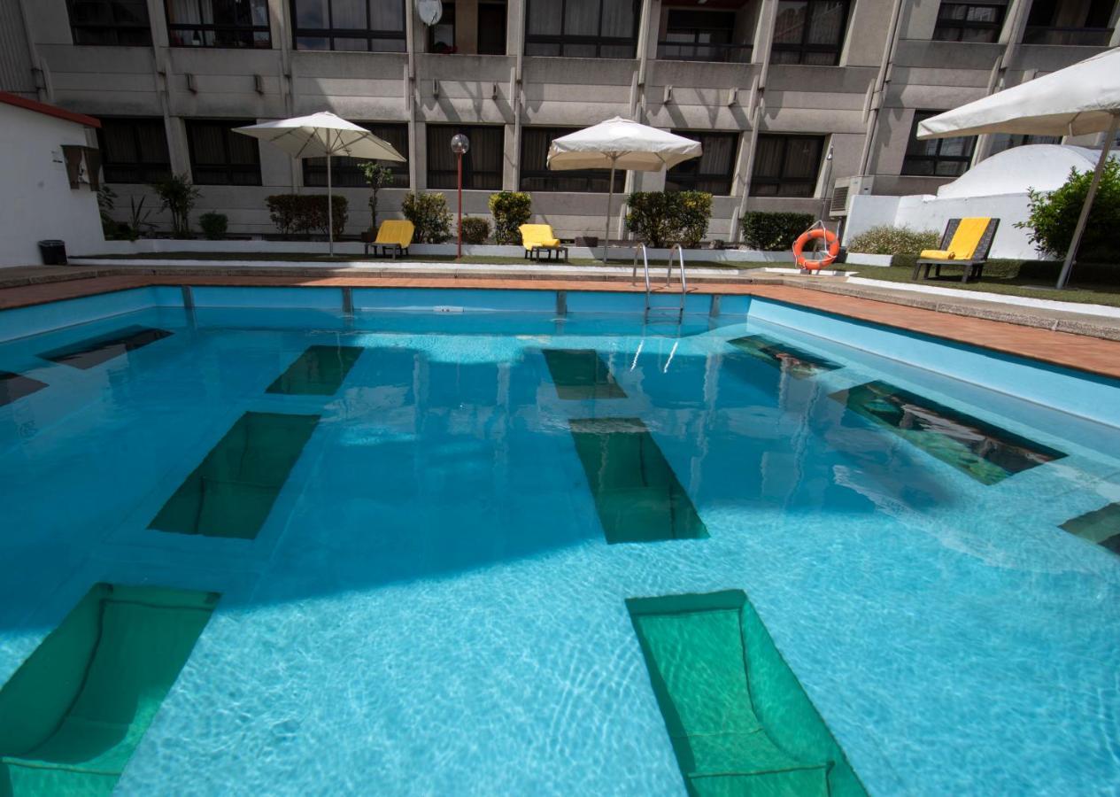 ホテル ユーロスターズ アラグアネイ サンティアゴ・デ・コンポステーラ エクステリア 写真 Swimming pool