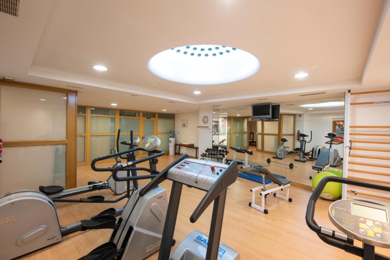 ホテル ユーロスターズ アラグアネイ サンティアゴ・デ・コンポステーラ エクステリア 写真 A private gym