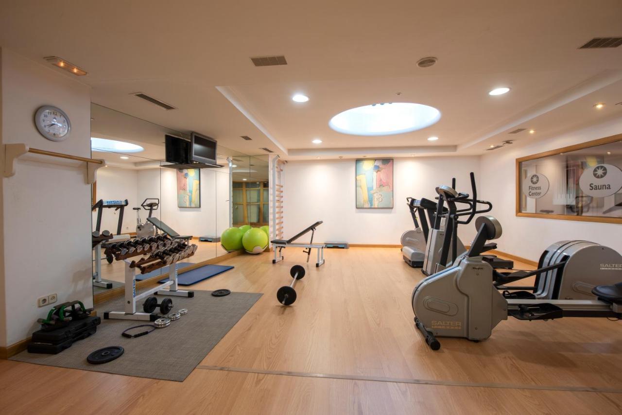 ホテル ユーロスターズ アラグアネイ サンティアゴ・デ・コンポステーラ エクステリア 写真 A gym at a hotel