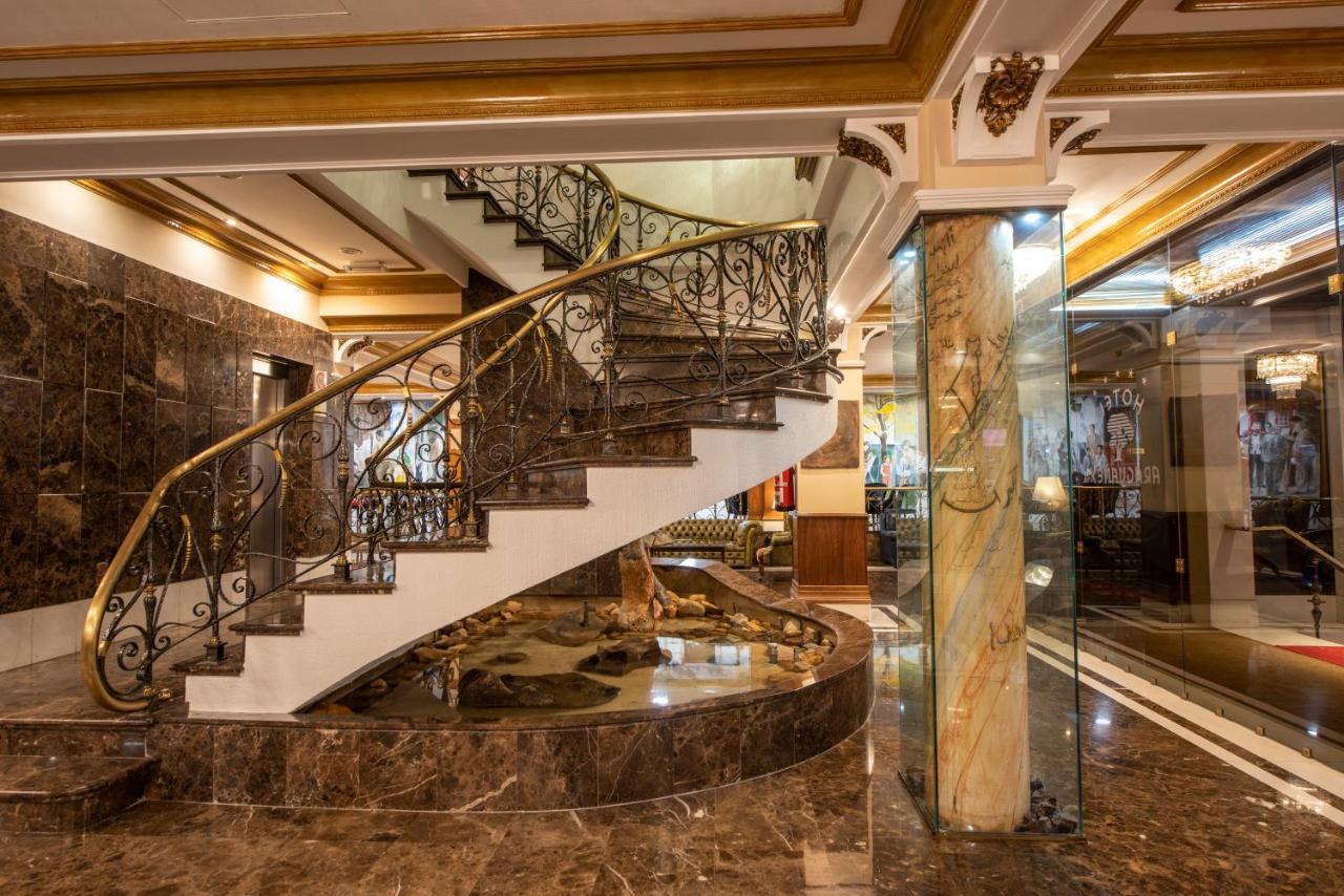 ホテル ユーロスターズ アラグアネイ サンティアゴ・デ・コンポステーラ エクステリア 写真 The staircase of the hotel