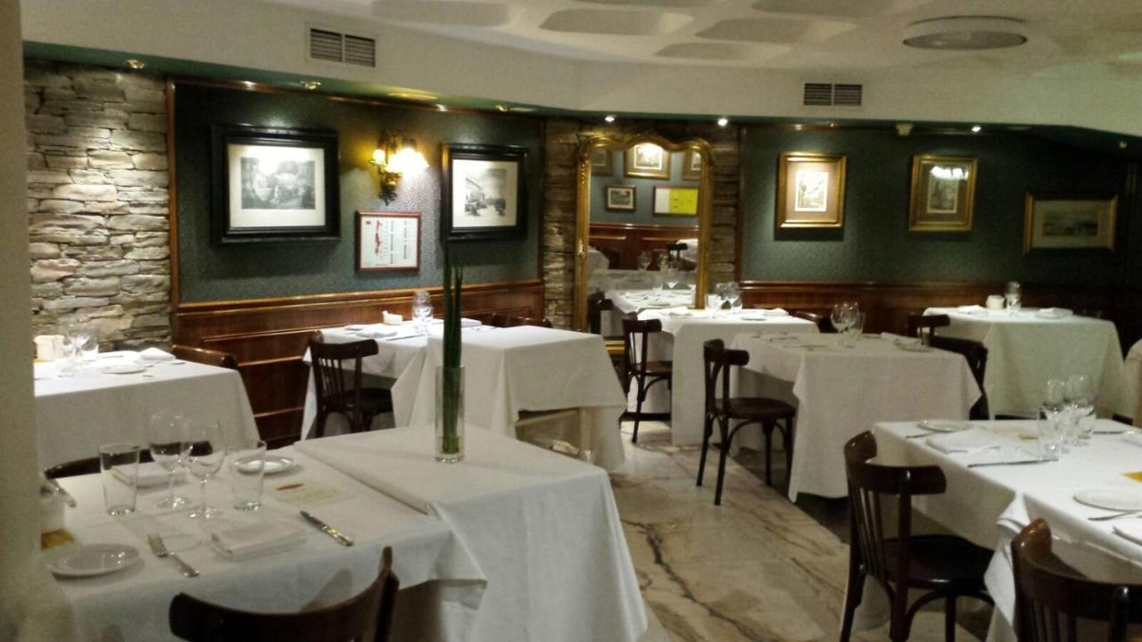 ホテル ユーロスターズ アラグアネイ サンティアゴ・デ・コンポステーラ エクステリア 写真 Interior of the restaurant