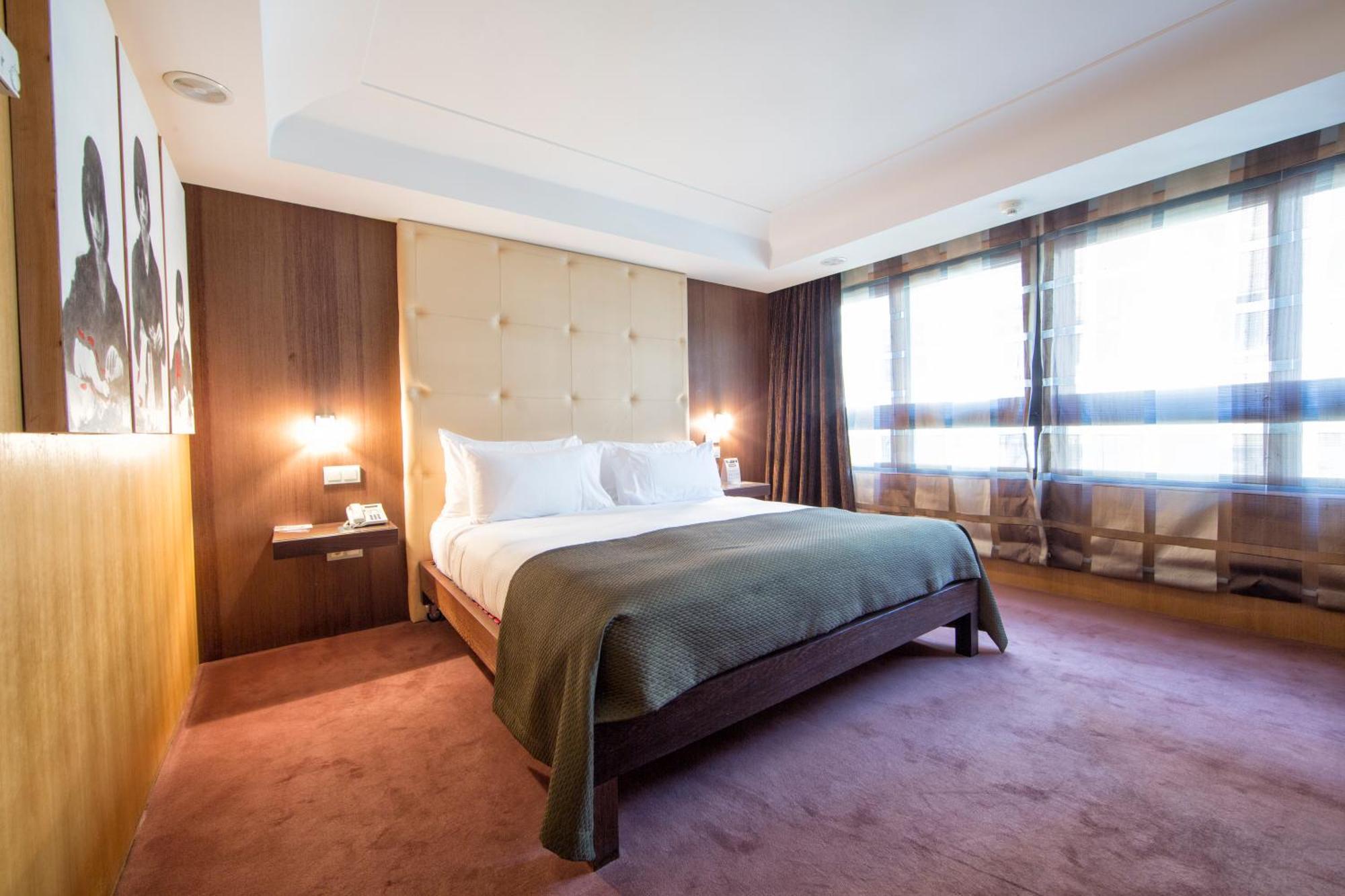 ホテル ユーロスターズ アラグアネイ サンティアゴ・デ・コンポステーラ 部屋 写真 A room at the hotel