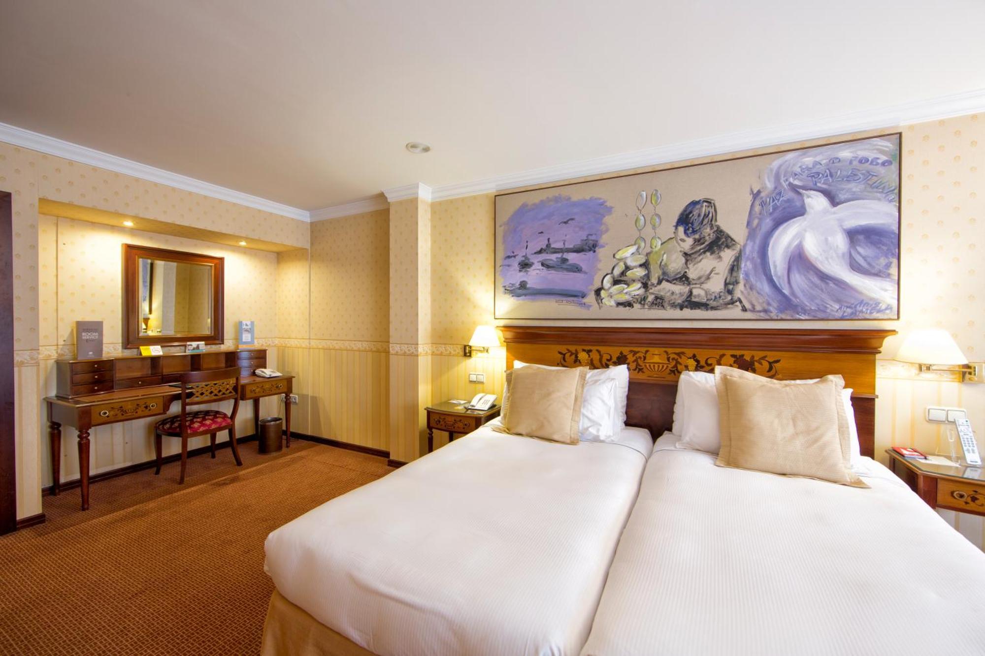 ホテル ユーロスターズ アラグアネイ サンティアゴ・デ・コンポステーラ 部屋 写真 A room at the hotel