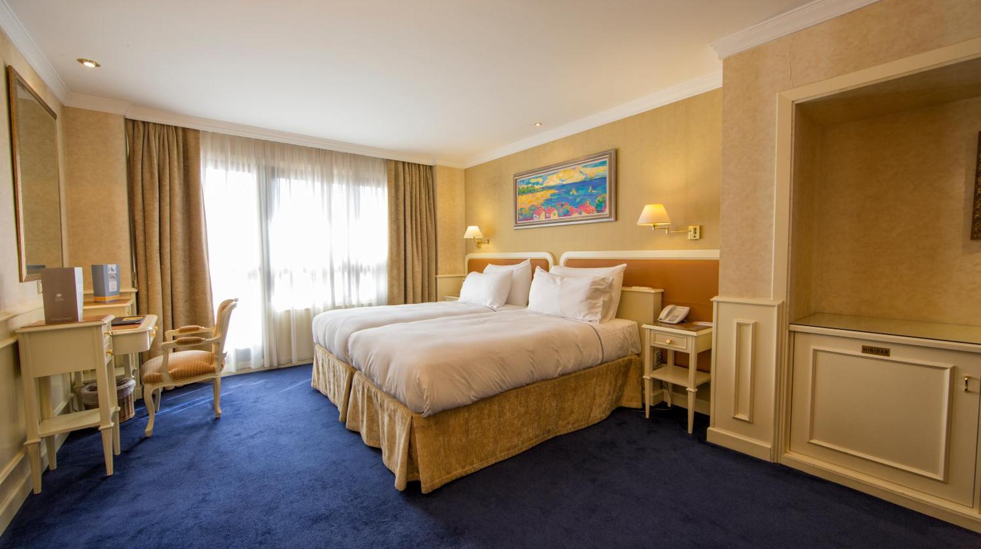 ホテル ユーロスターズ アラグアネイ サンティアゴ・デ・コンポステーラ 部屋 写真 A room at the hotel