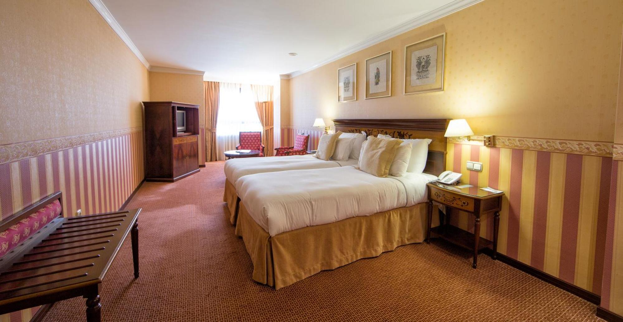 ホテル ユーロスターズ アラグアネイ サンティアゴ・デ・コンポステーラ 部屋 写真 A room at the hotel